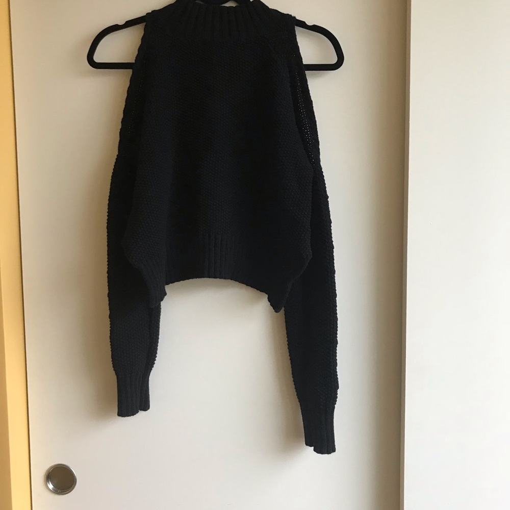 Article Open-Shoulder Cropped Sweater - Picture 8 of 8